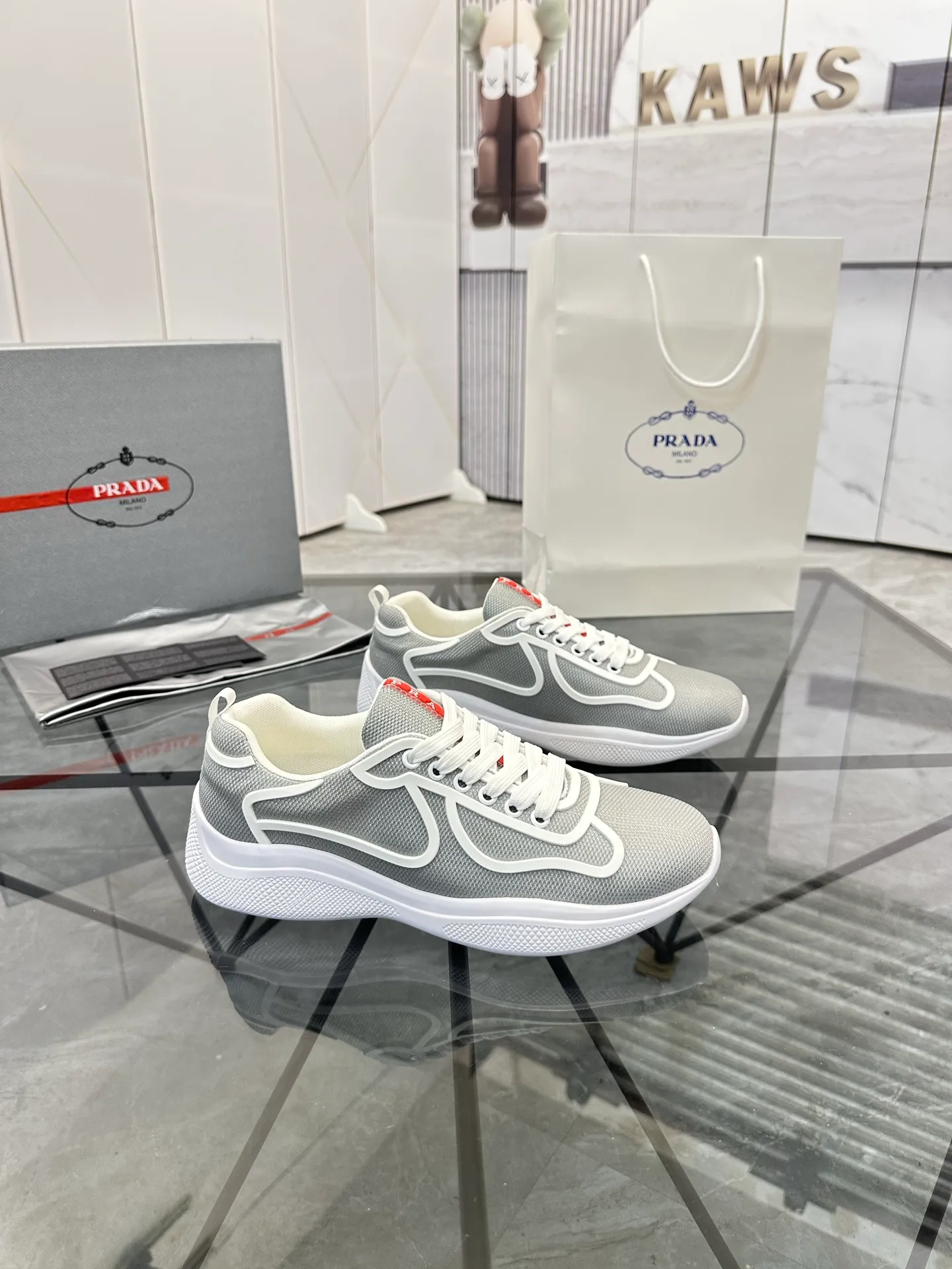 Men's shoes for sale💰: 💰P460¥ High-end top quality Product trademark: Prada * "Prada*" low-top casual shoes Regular size: 38-45 (can be customized to 46) Product materials: imported breathable fly knit upper, breathable lining, cowhide foot pads, original air cushion outsole. No.: 001